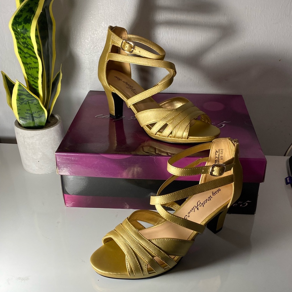 Easy‎ street Elegant Gold Strappy Heel